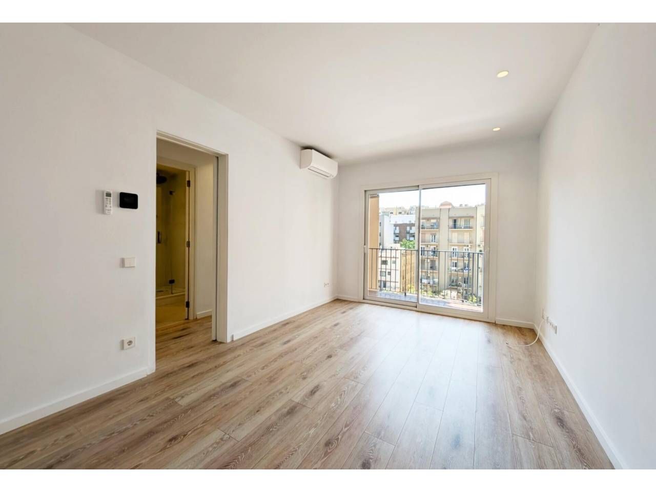 Bedroom of Flat for sale in  Barcelona Capital  with Air Conditioner and Balcony