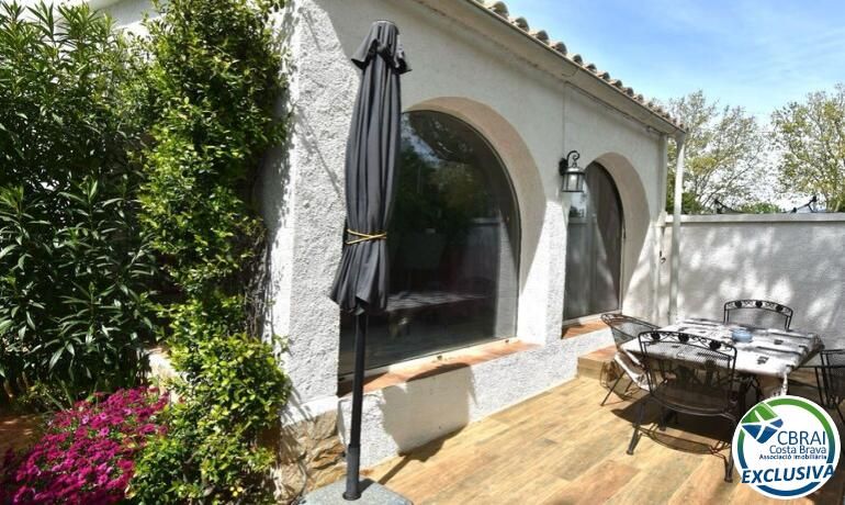 Terrassa de Casa adosada en venda en Empuriabrava amb Calefacció, Jardí privat i Traster