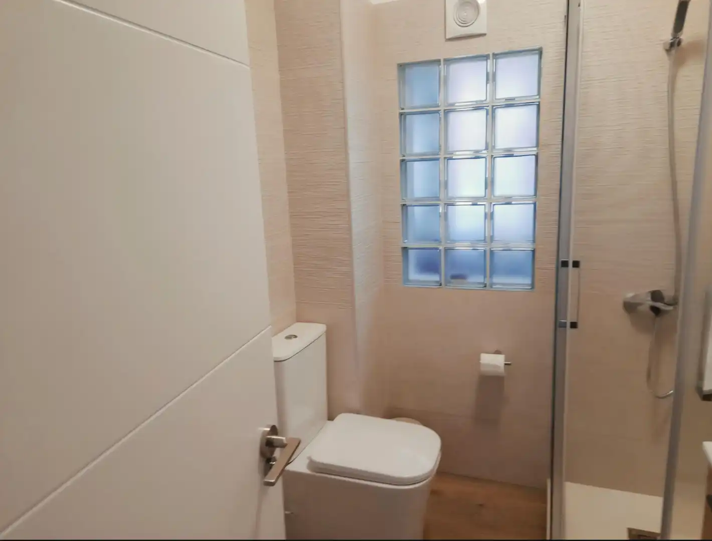Bathroom of Flat for sale in Valencia  with Air Conditioner, Parquet flooring and Balcony