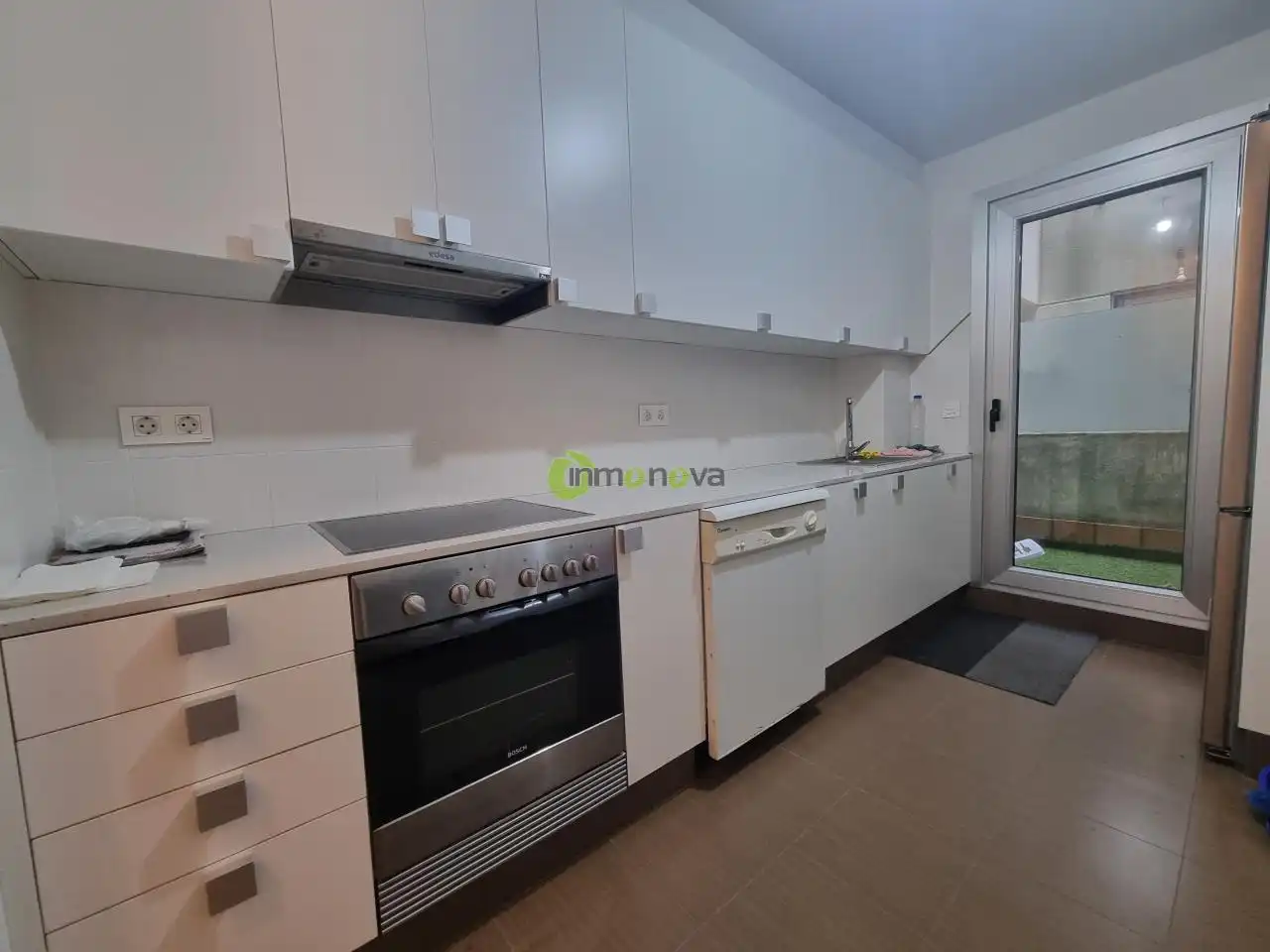 Cocina de Piso en venta en Cangas  con Calefacción y Trastero