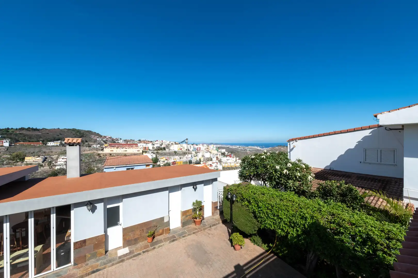 Vista exterior de Casa o xalet en venda en Las Palmas de Gran Canaria amb Jardí privat, Terrassa i Traster
