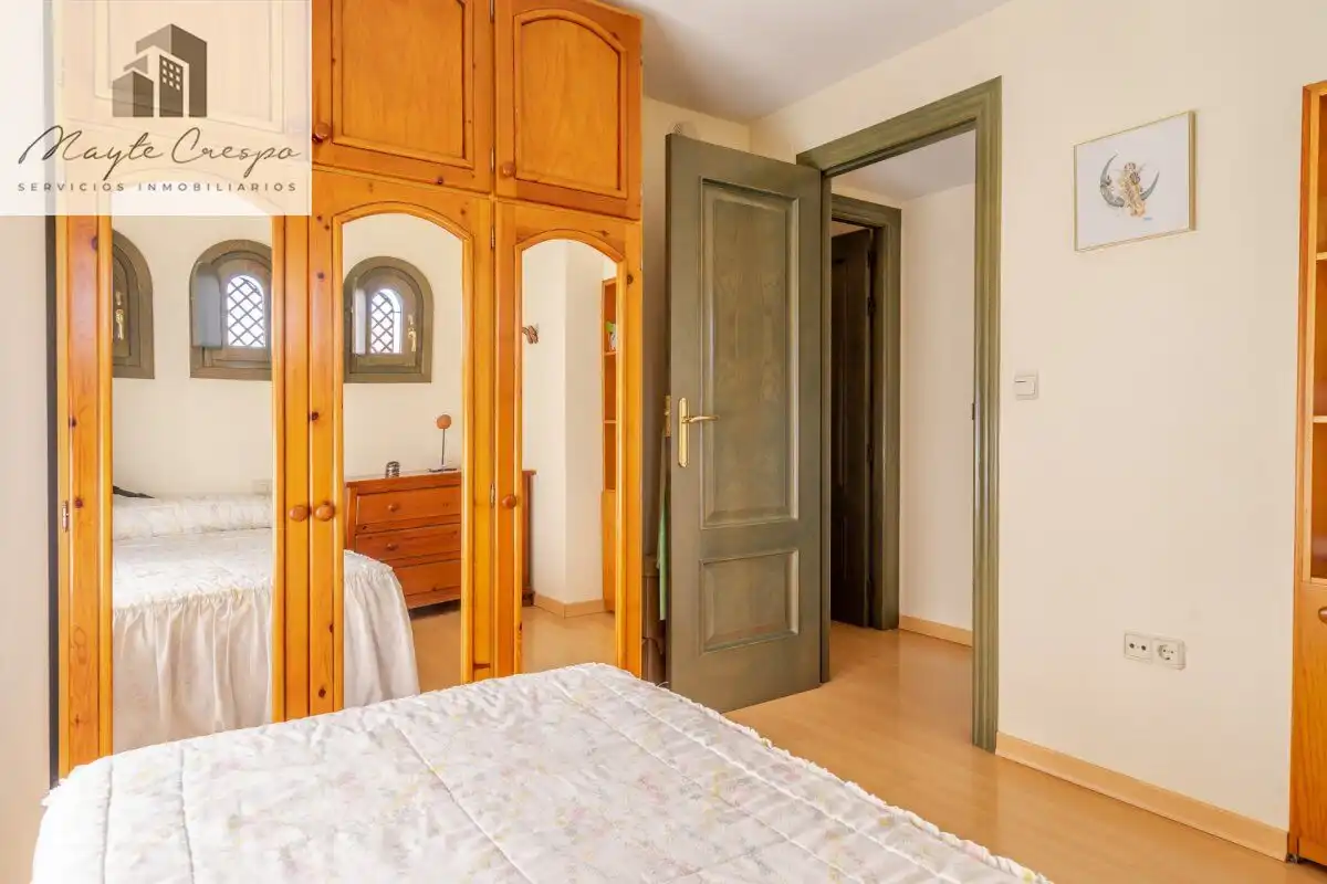 Habitación de Casa o chalet en venta en La Zubia con Aire acondicionado, Calefacción y Jardín privado