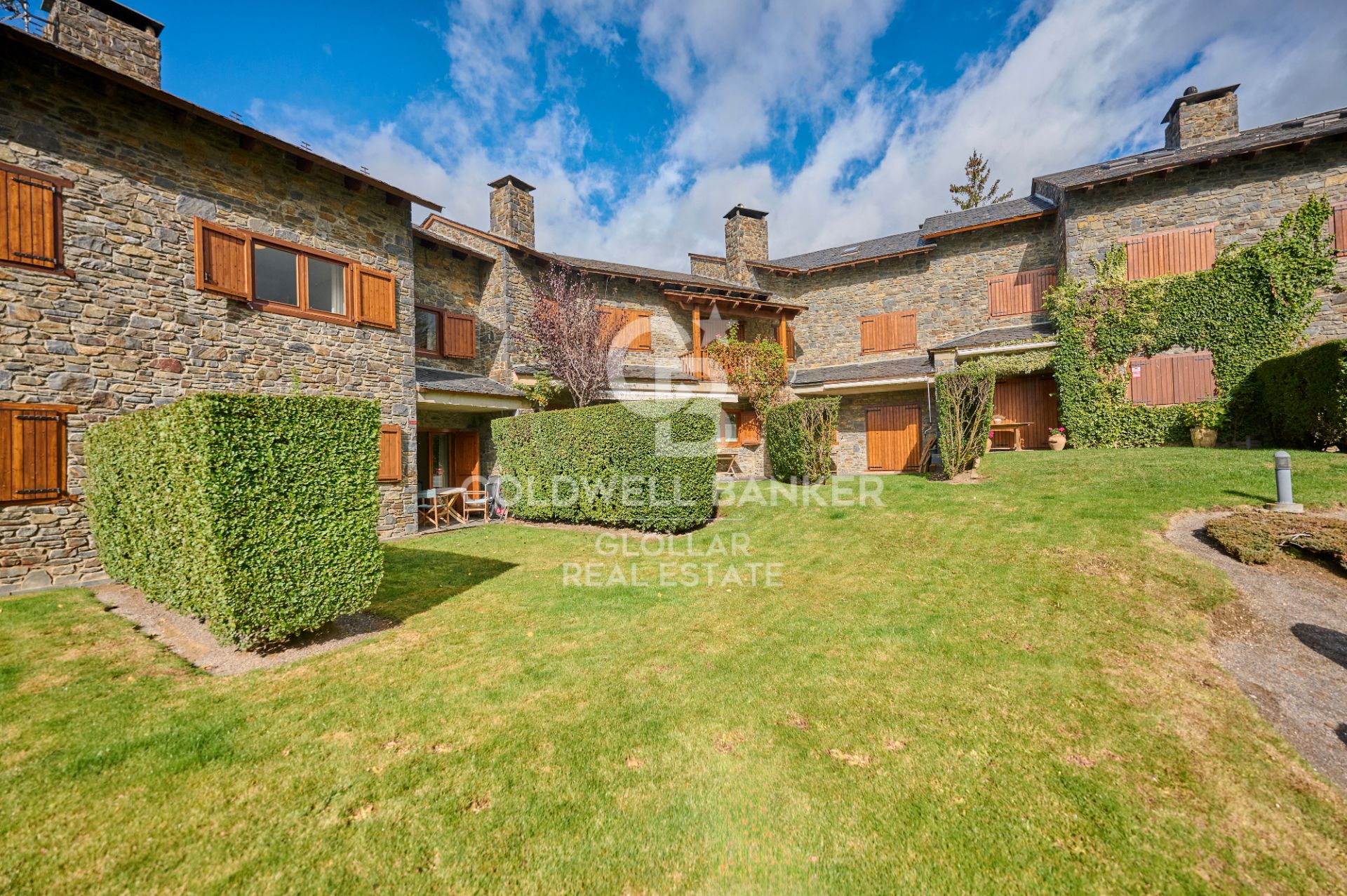 Exterior view of Single-family semi-detached for sale in Ger  with Private garden, Parquet flooring and Terrace