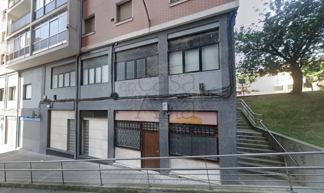 Vista exterior de Local en venda en Bilbao 