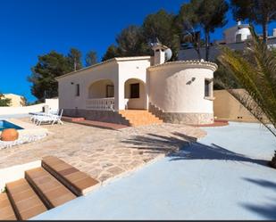Vista exterior de Casa o xalet en venda en Calpe / Calp amb Piscina