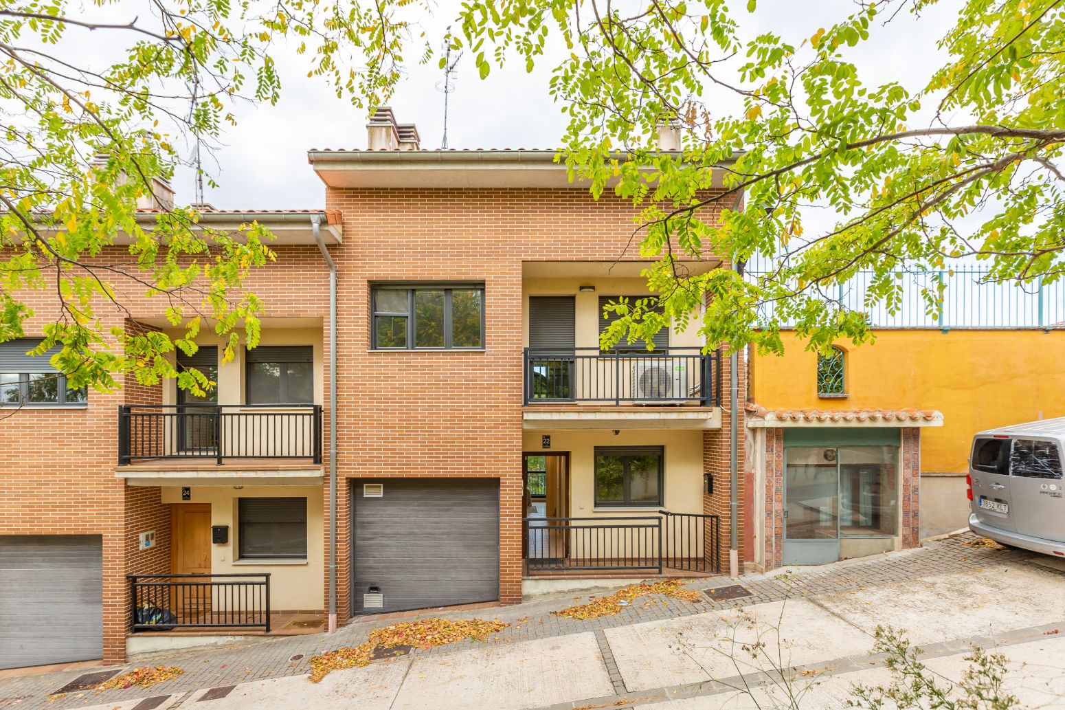 Exterior view of Single-family semi-detached for sale in Legarda  with Private garden and Terrace