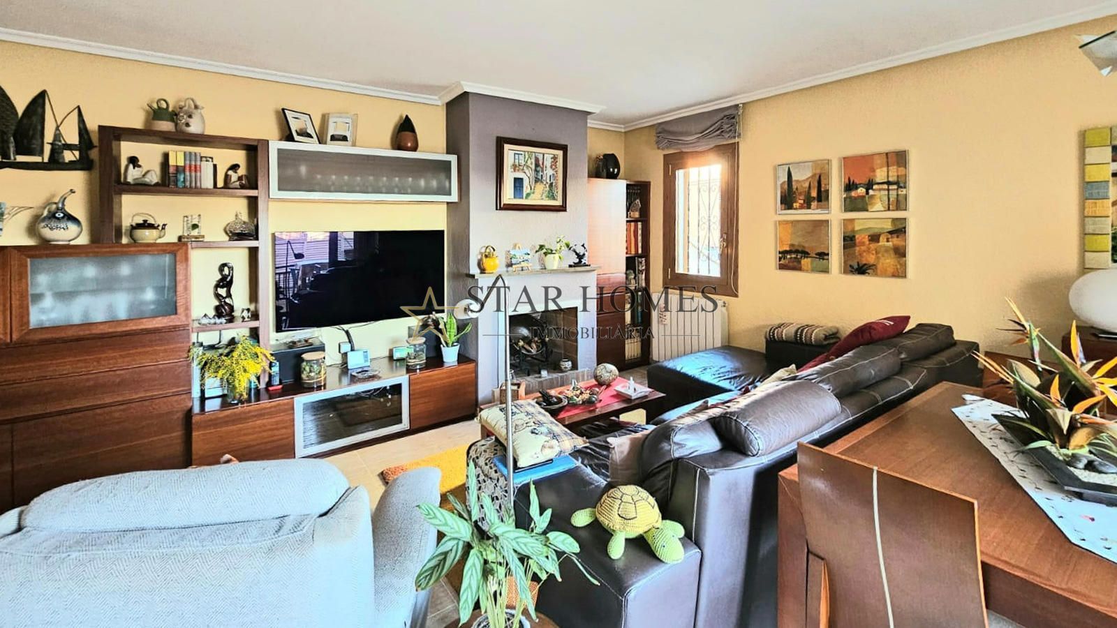 Sala d'estar de Casa adosada en venda en Santa Coloma de Gramenet amb Aire condicionat, Calefacció i Terrassa