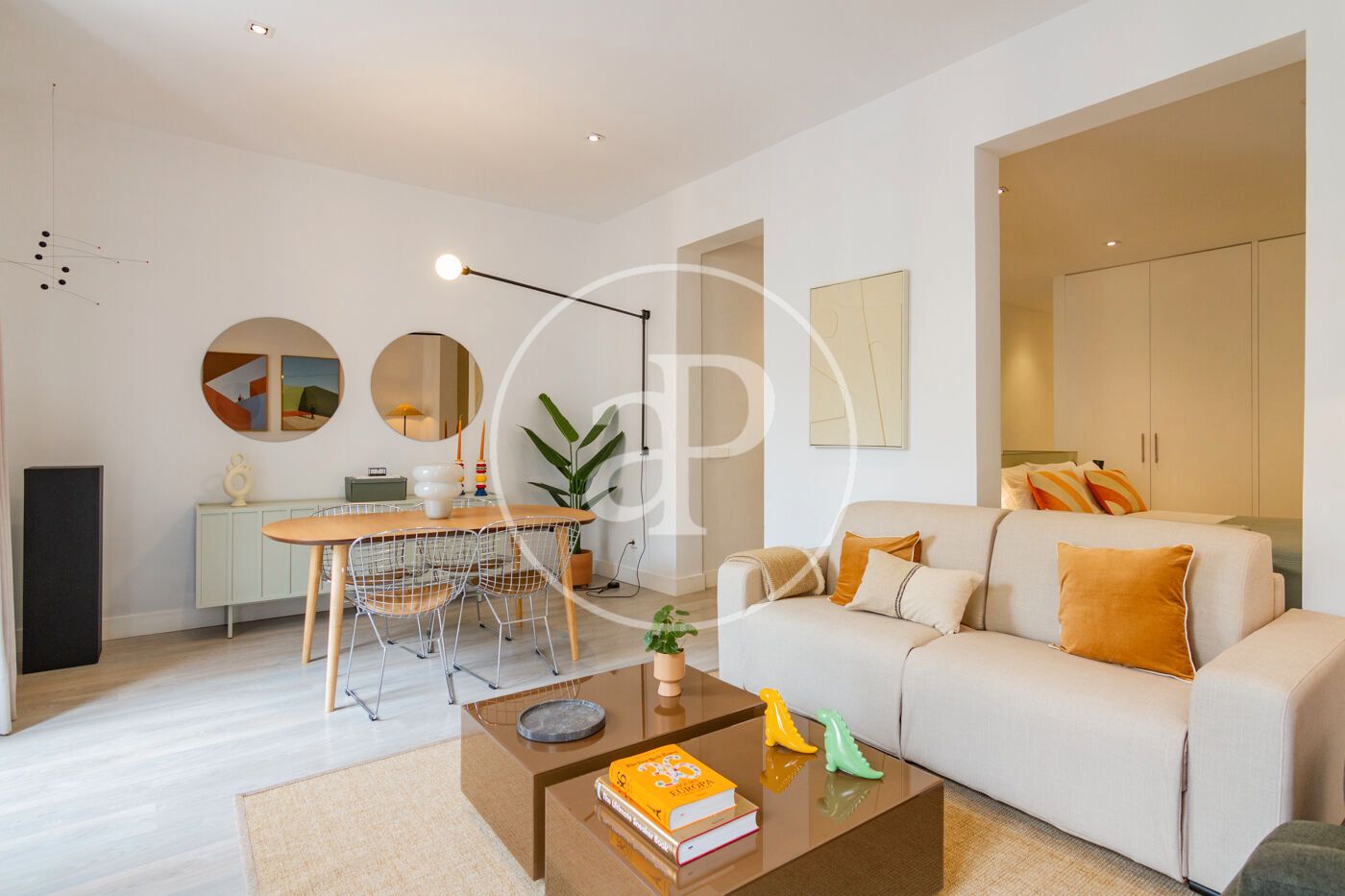 Living room of Flat to rent in  Madrid Capital  with Air Conditioner, Heating and Furnished