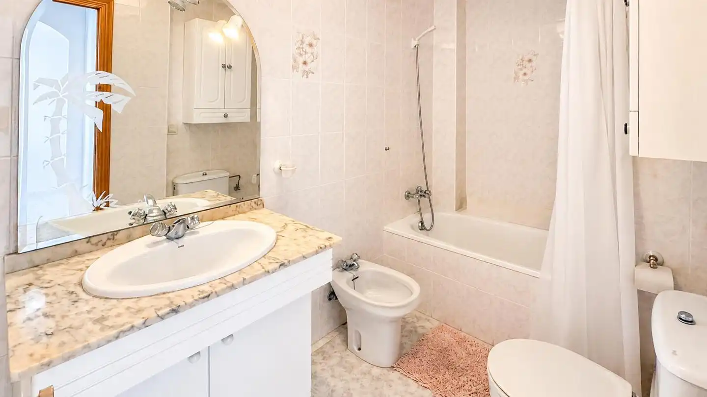 Bathroom of Flat for sale in Santa Pola  with Terrace, Swimming Pool and Furnished