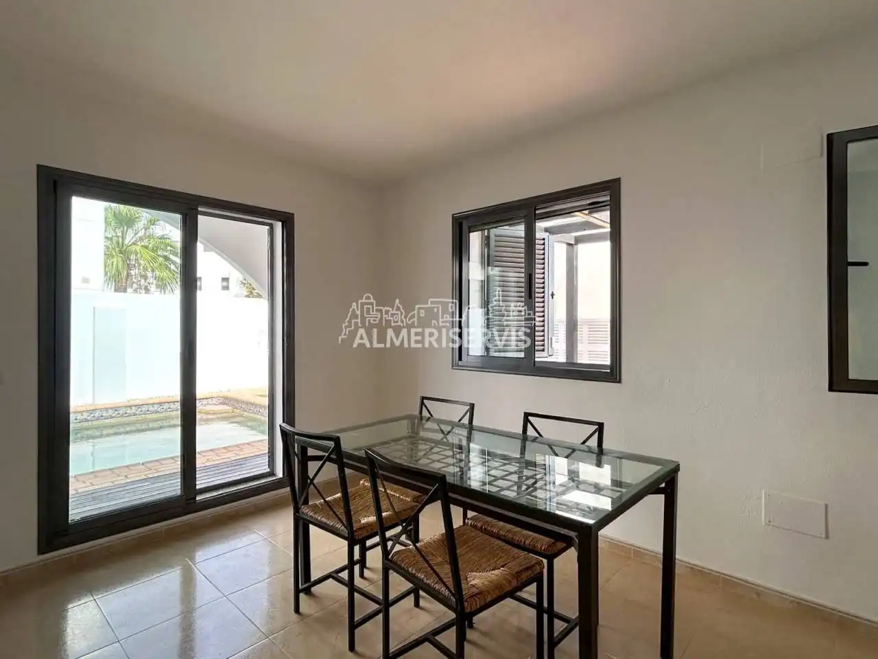 Vista exterior de Casa o xalet en venda en El Ejido amb Terrassa i Piscina