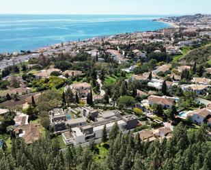 Vista exterior de Casa o xalet en venda en Mijas amb Aire condicionat, Terrassa i Piscina