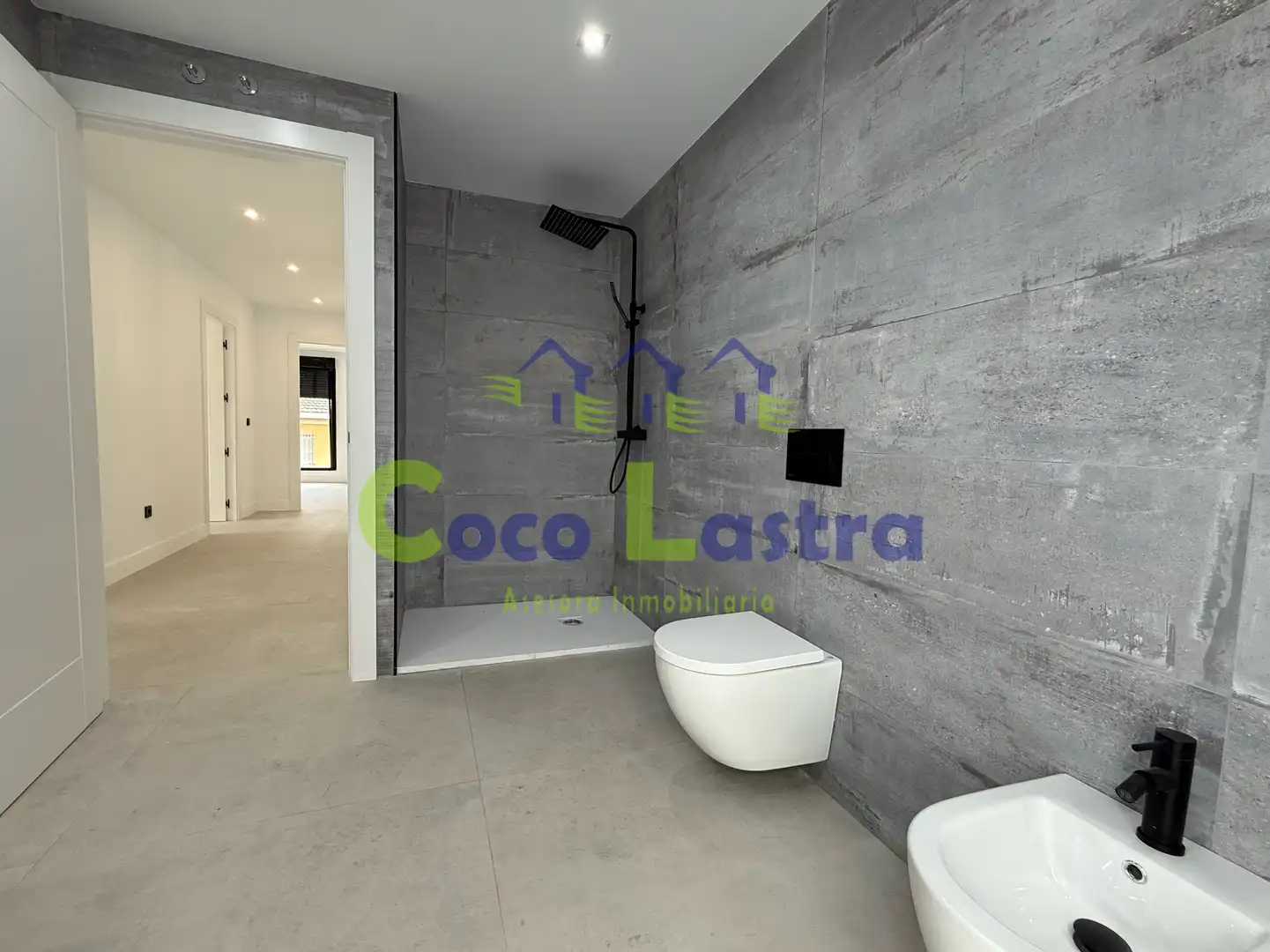 Badezimmer von Haus oder Chalet zum Verkauf in Villamayor mit Klimaanlage, Heizung und Privatgarten
