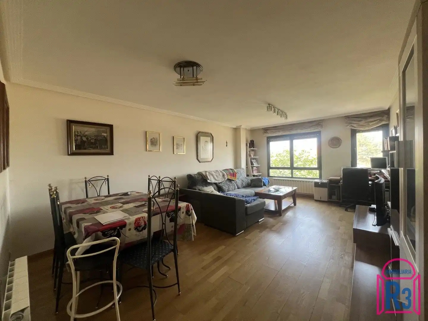 Sala d'estar de Apartament en venda en Villaquilambre amb Calefacció, Terrassa i Traster