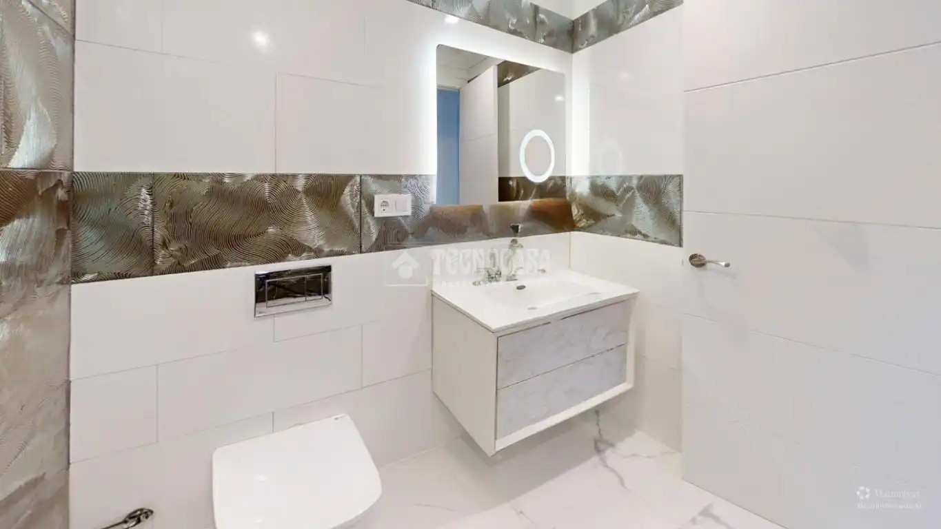 Baño de Piso en venta en Valencia con Aire acondicionado y Calefacción