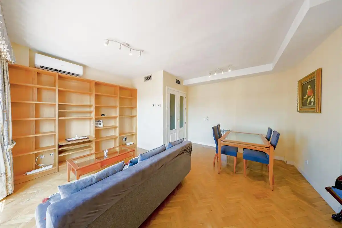 Sala d'estar de Àtic de lloguer en Madrid amb Aire condicionat, Calefacció i Jardí privat