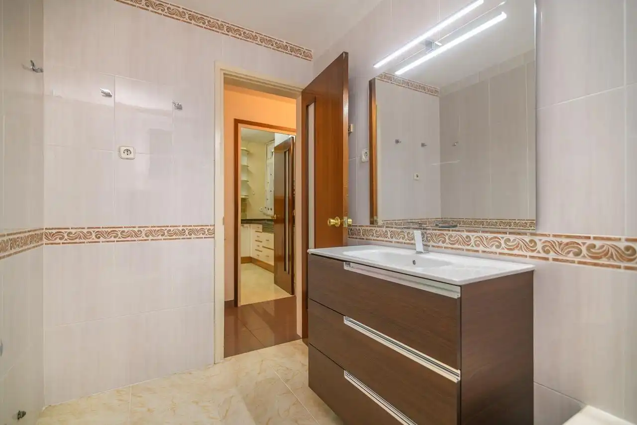 Baño de Piso en venta en Barcelona con Calefacción y Parquet
