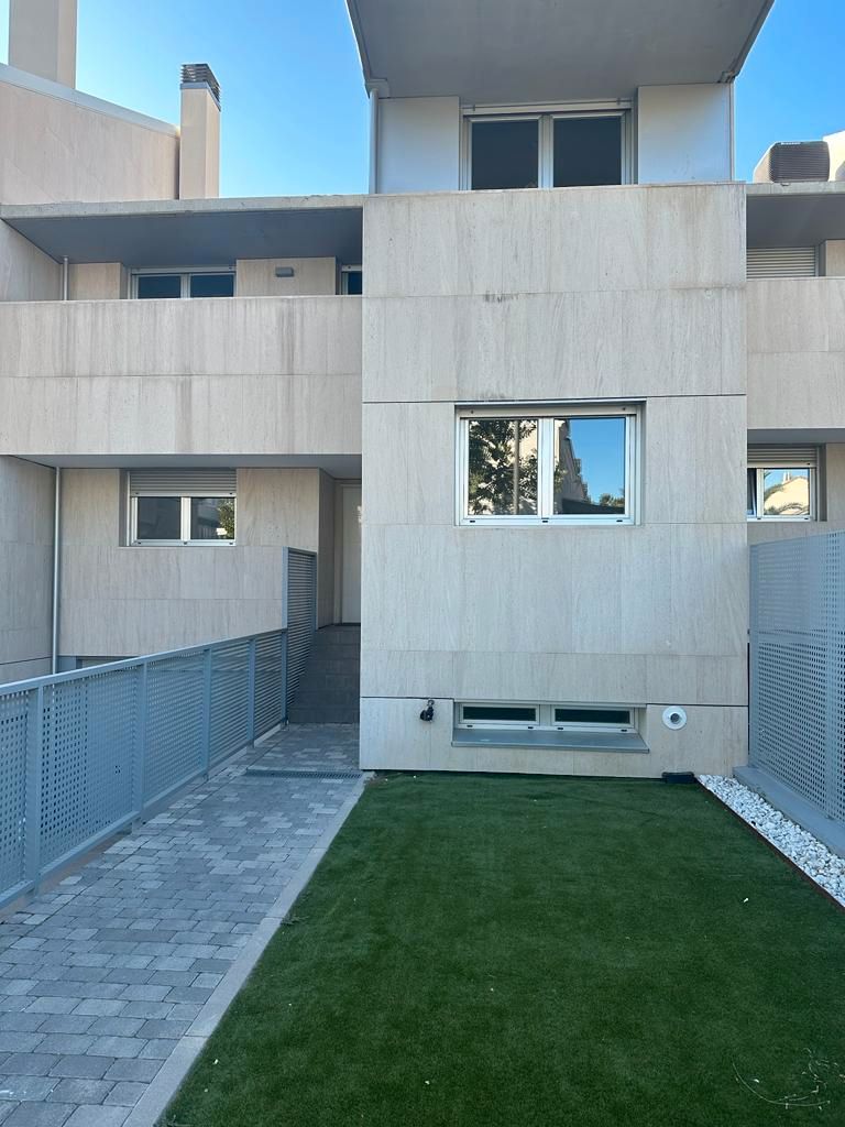 Exterior view of Single-family semi-detached to rent in Boadilla del Monte  with Air Conditioner, Heating and Private garden