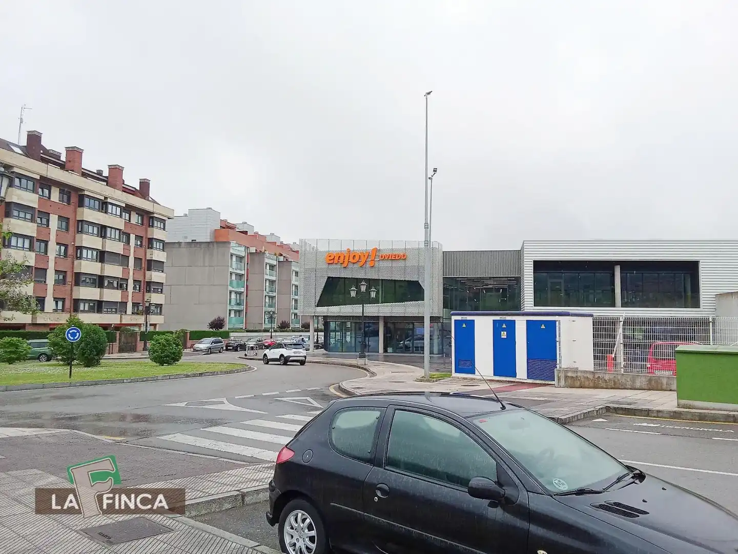 Aparcament de Àtic en venda en Oviedo  amb Calefacció, Parquet i Terrassa