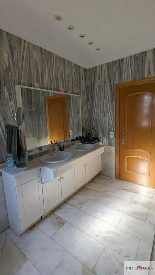 Badezimmer von Haus oder Chalet zur Miete in Riba-roja de Túria mit Klimaanlage, Heizung und Privatgarten