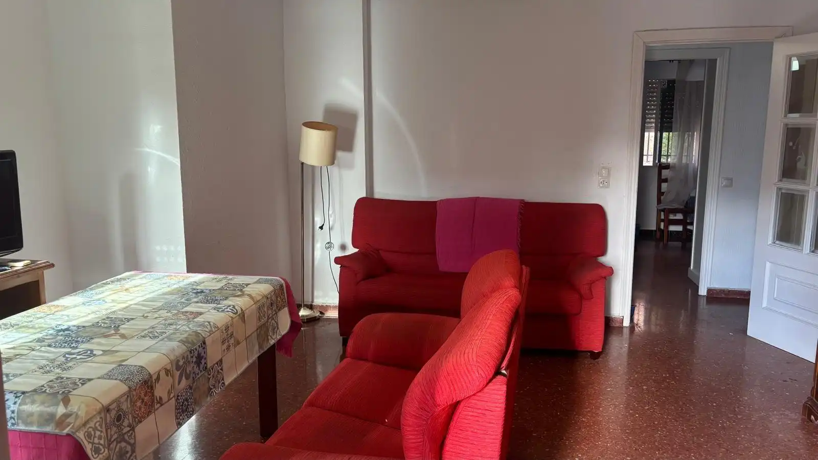 Living room of Flat for sale in Sevilla  with Air Conditioner, Private garden and Furnished