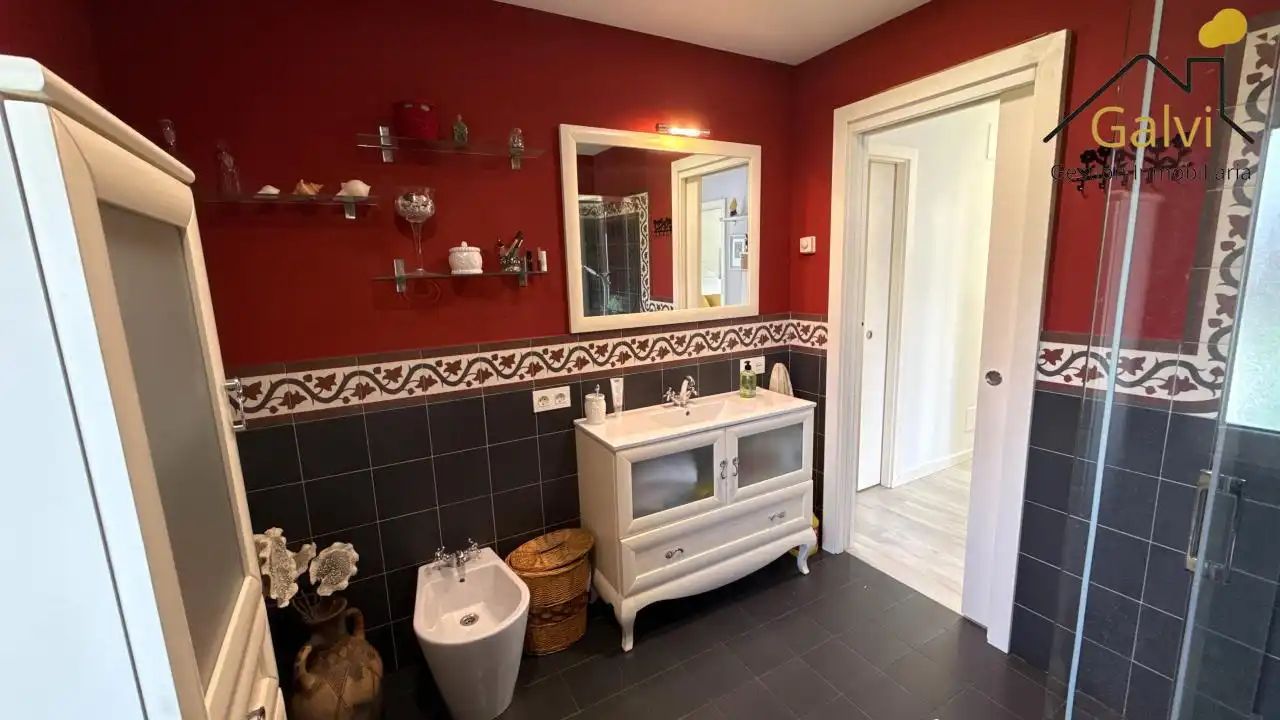 Baño de Casa o chalet en venta en Lugo con Calefacción, Jardín privado y Terraza