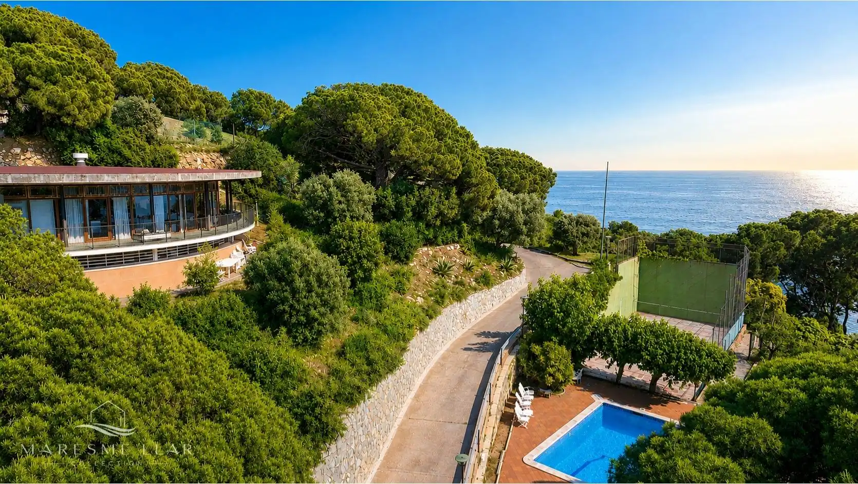 Vista exterior de Casa o xalet en venda en Sant Pol de Mar amb Jardí privat i Piscina