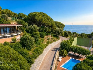 Casa amb piscina en venda a Urbanitzacions