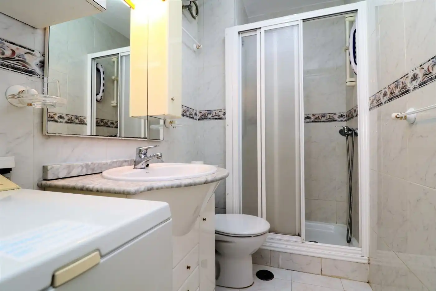 Baño de Apartamento en venta en Benidorm con Terraza y Amueblado