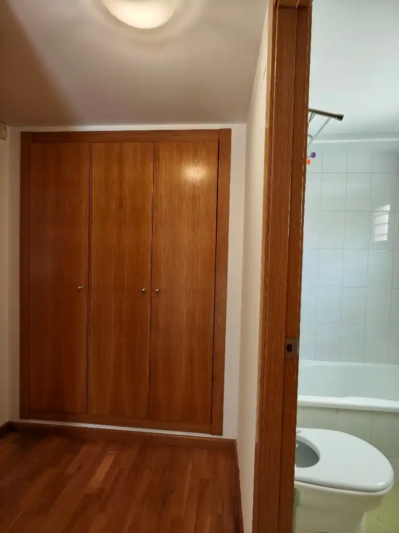 Baño de Piso de alquiler en Valencia con Aire acondicionado, Calefacción y Jardín privado