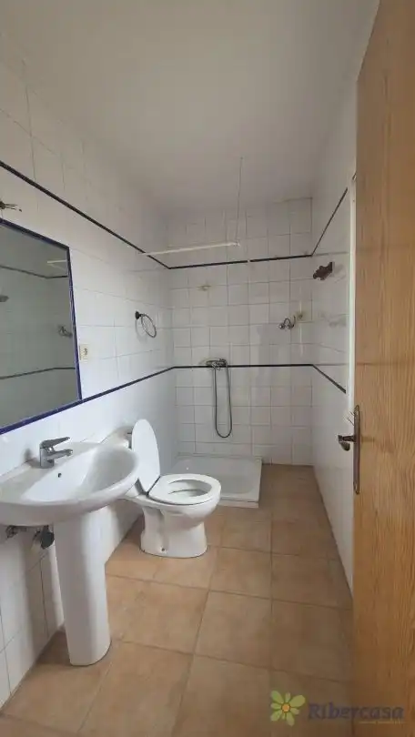 Badezimmer von Fabrikhallen zum Verkauf in Fustiñana