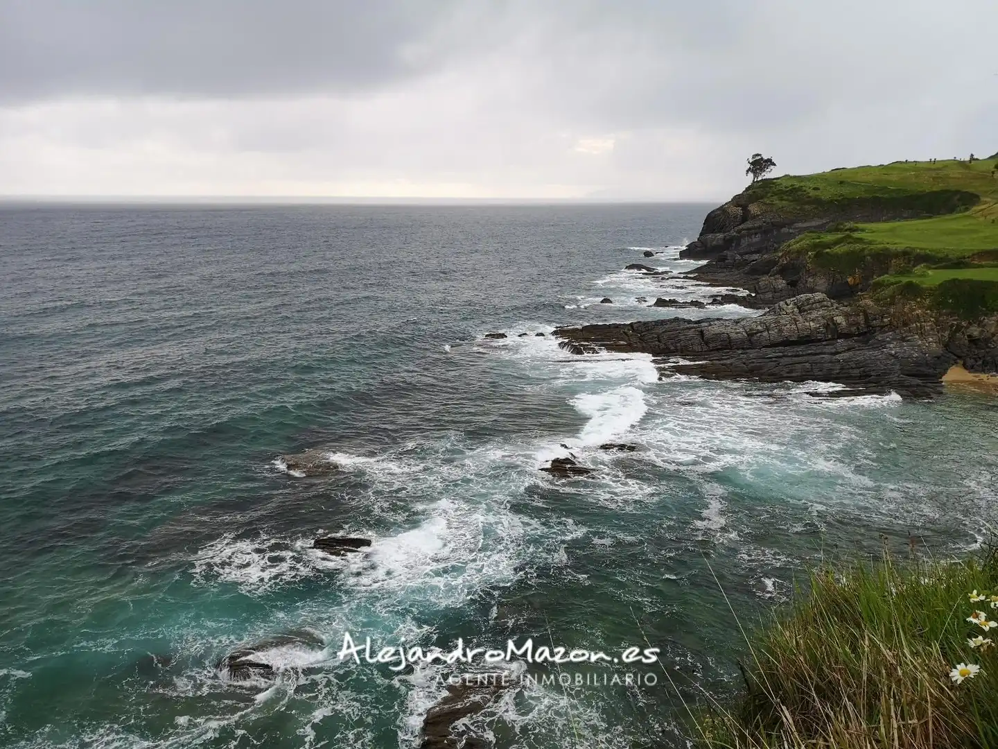 Exterior view of Flat for rent in Castro-Urdiales  with Heating, Terrace and Swimming Pool