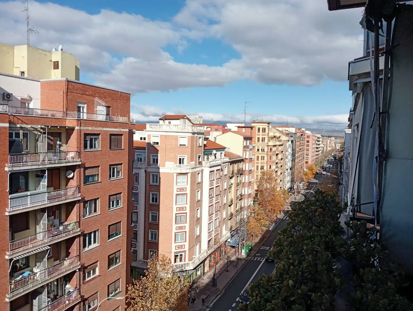 Außenansicht von Wohnung zum Verkauf in  Logroño mit Klimaanlage, Heizung und Terrasse