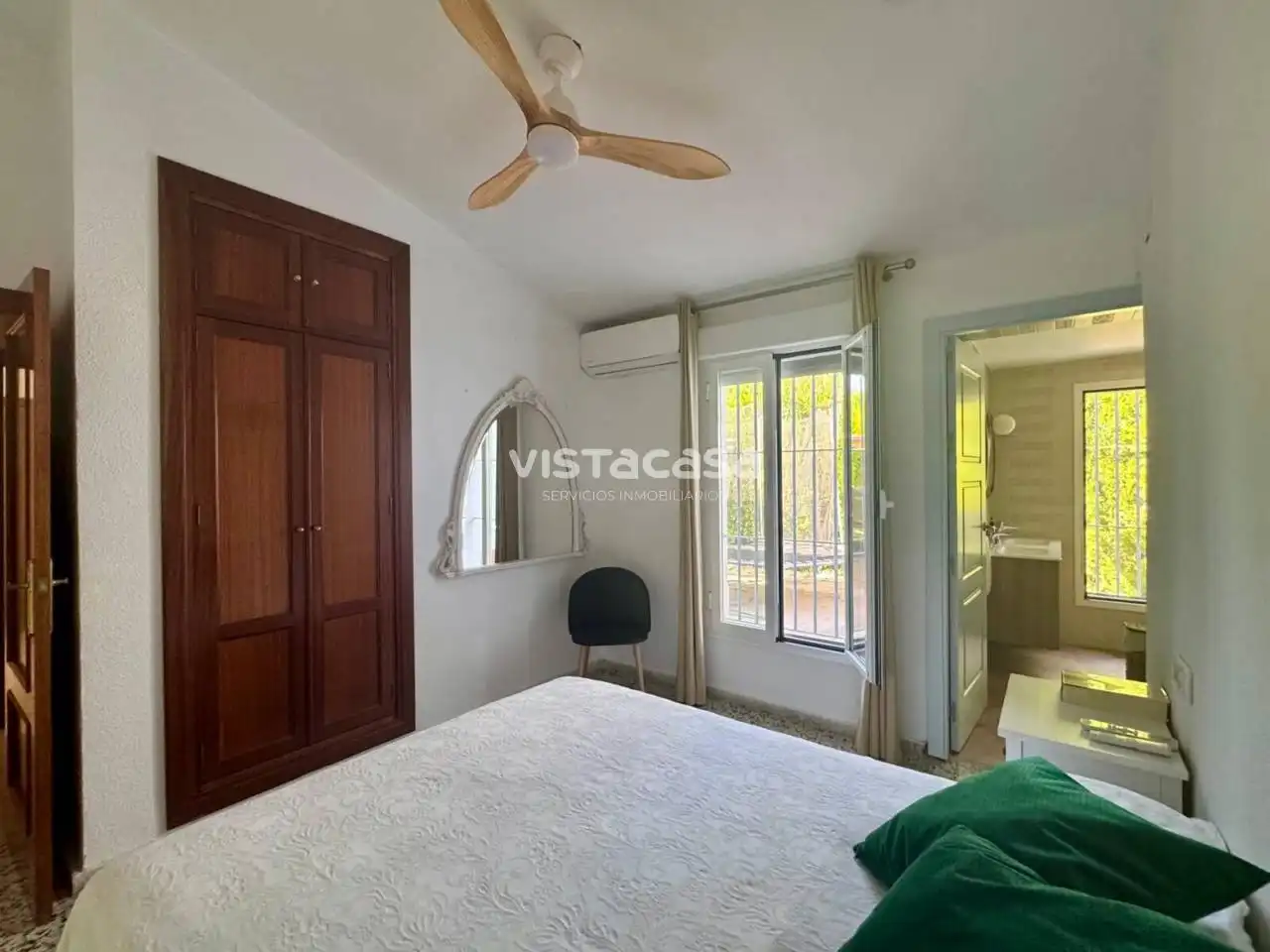 Dormitori de Casa o xalet de lloguer en Carmona amb Aire condicionat, Calefacció i Jardí privat