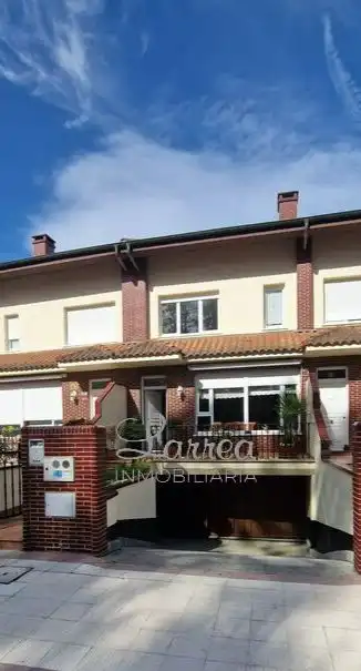 Außenansicht von Einfamilien-Reihenhaus zum Verkauf in Igorre mit Heizung, Privatgarten und Terrasse