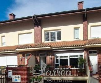 Foto 2 von Einfamilien-Reihenhaus zum Verkauf in Sabino Arana Kalea, Igorre, Bizkaia