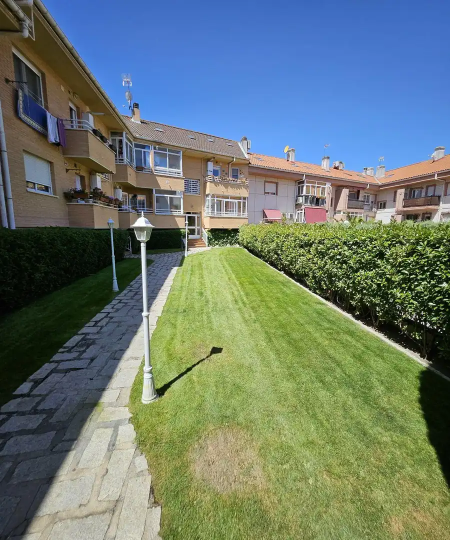Außenansicht von Maisonette zum Verkauf in Brunete mit Klimaanlage, Heizung und Terrasse