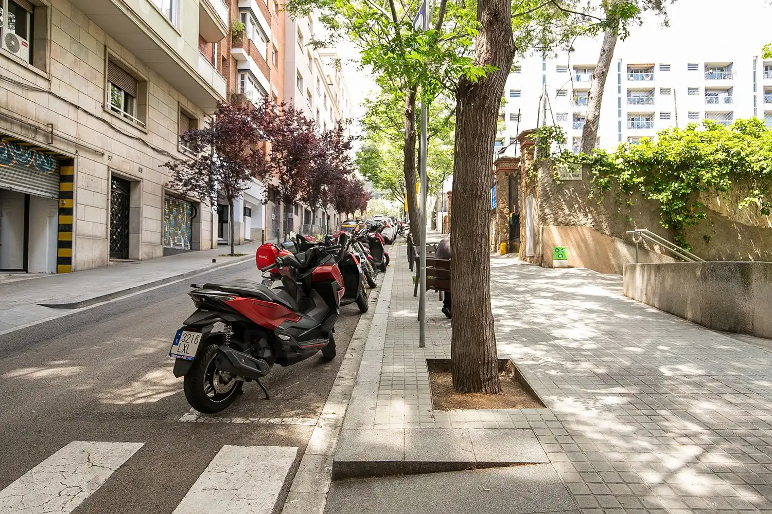 Vista exterior de Local en venda en Barcelona