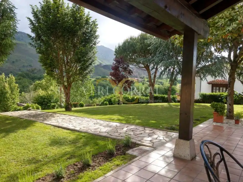 Jardín de Edificio en venta en Llanes