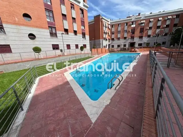 Piso de alquiler en Parla con Aire acondicionado, Piscina y Amueblado