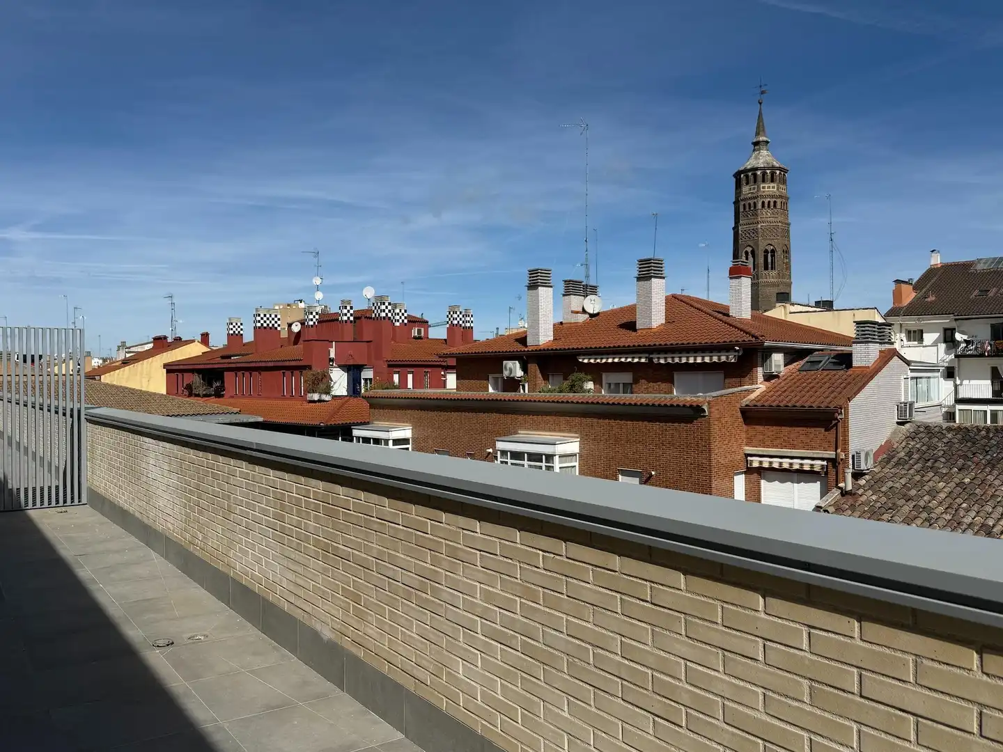 Vista exterior de Ático en venta en Zaragoza con Calefacción, Terraza y Trastero