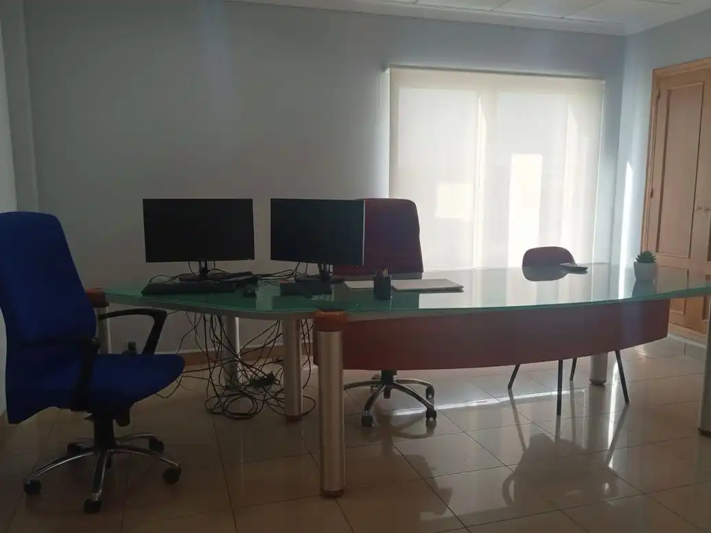 Oficina de lloguer en Los Montesinos amb Aire condicionat, Calefacció i Internet