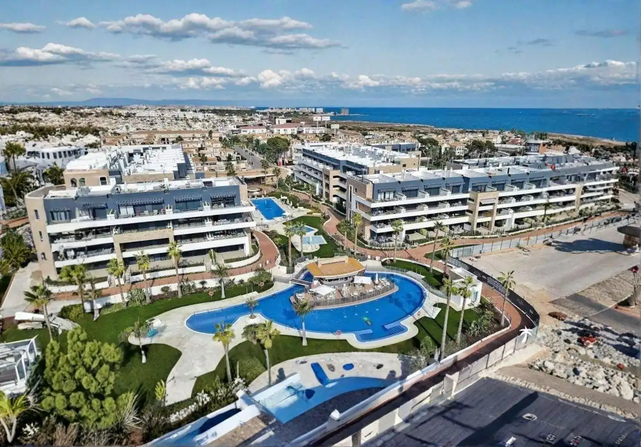 Vista exterior de Planta baixa en venda en Orihuela amb Aire condicionat, Jardí privat i Terrassa