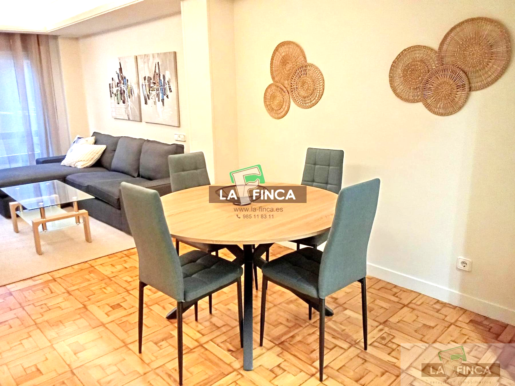 Comedor de Piso en venta en Oviedo  con Calefacción, Parquet y Amueblado