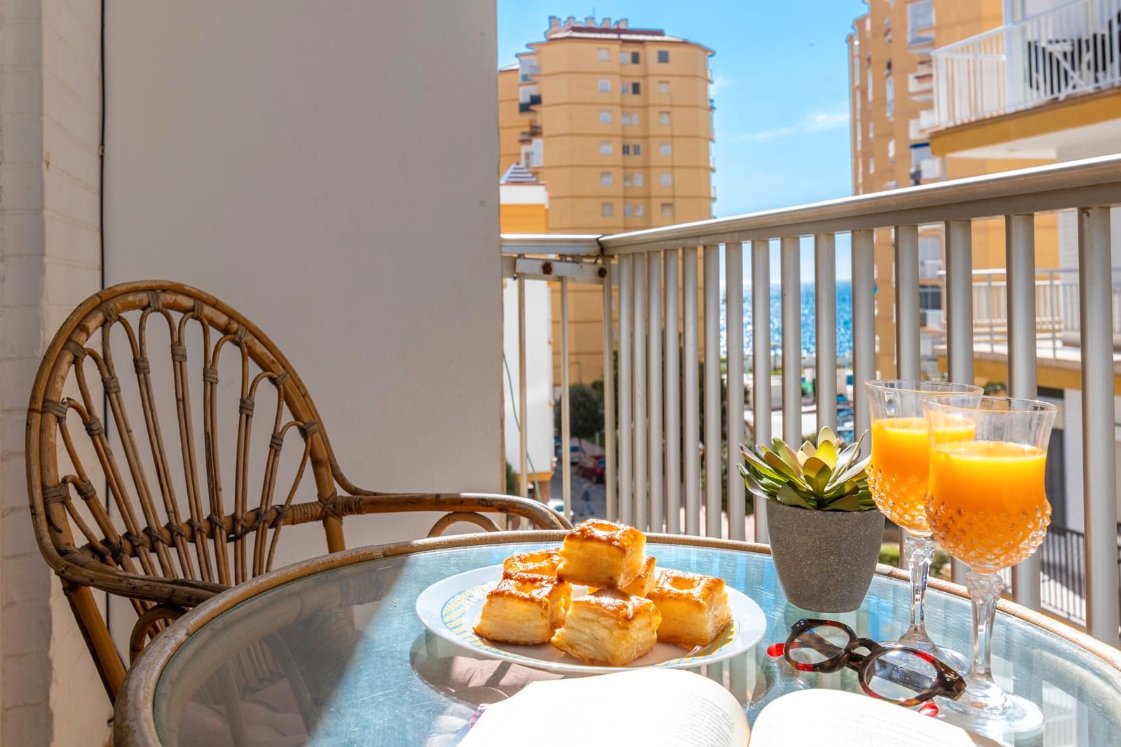 Bedroom of Flat to rent in Torrenueva Costa  with Air Conditioner, Terrace and Furnished
