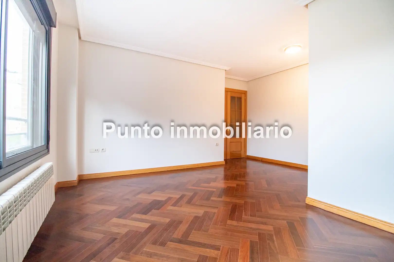 Living room of Flat for rent in Valladolid  with Heating and Parquet flooring