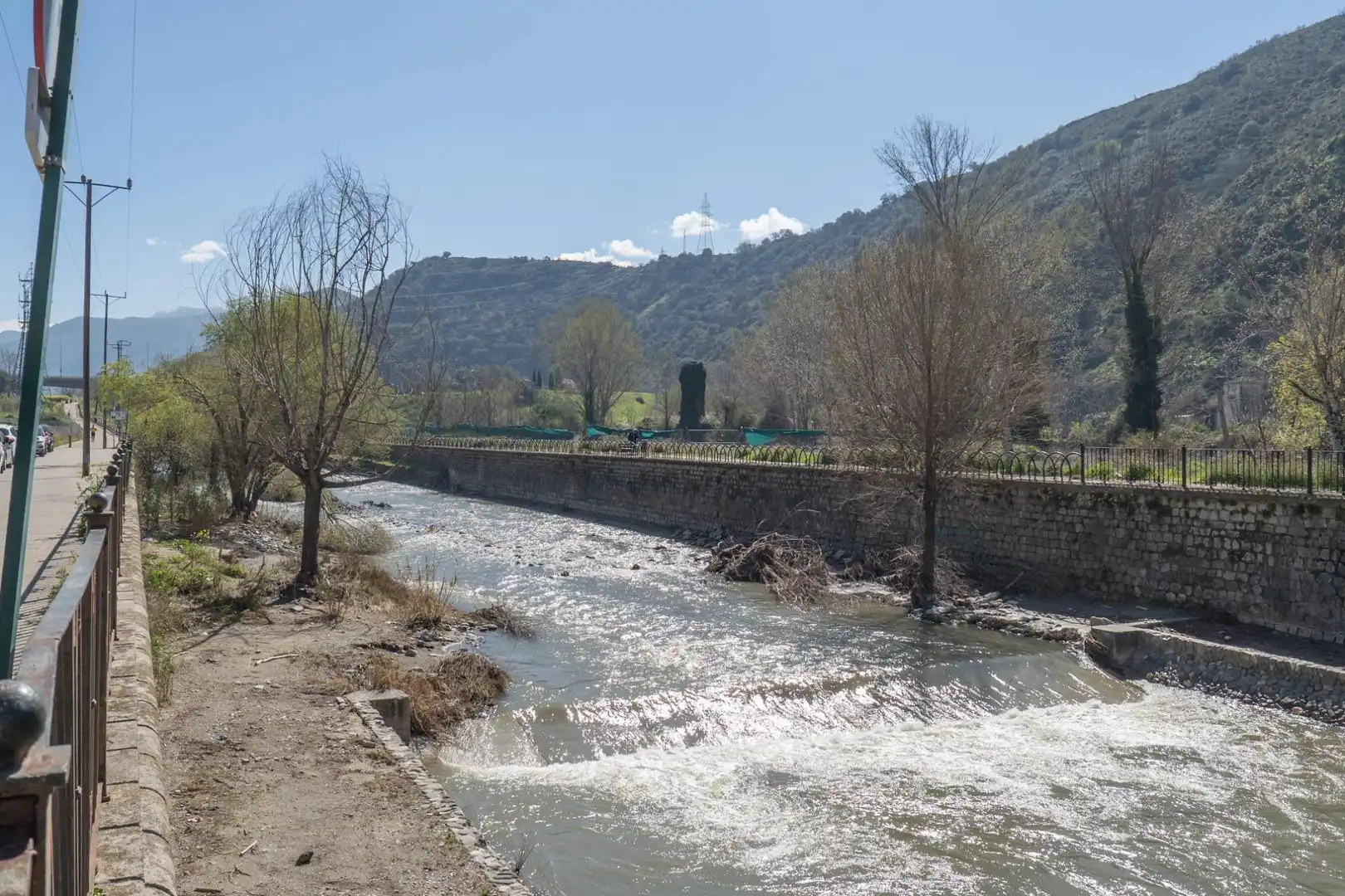 Vista exterior de Casa o xalet en venda en Granada amb Calefacció, Terrassa i Traster