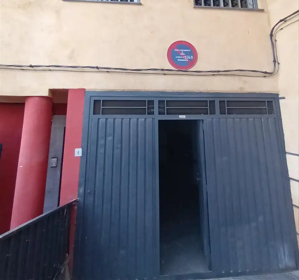 Vista exterior de Pis en venda en Jaén