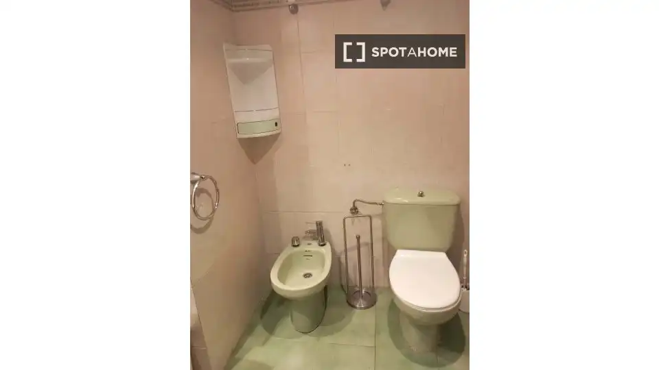 Bathroom of Flat for share in Zaragoza  with Air Conditioner, Terrace and Furnished