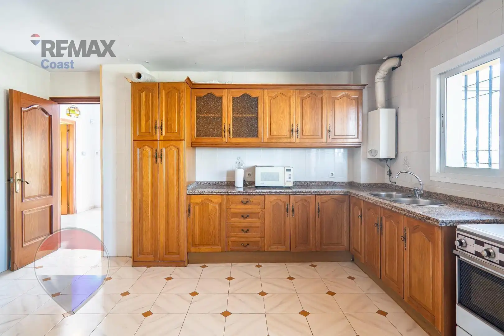 Cuina de Casa o xalet en venda en Alhaurín de la Torre amb Piscina comunitària