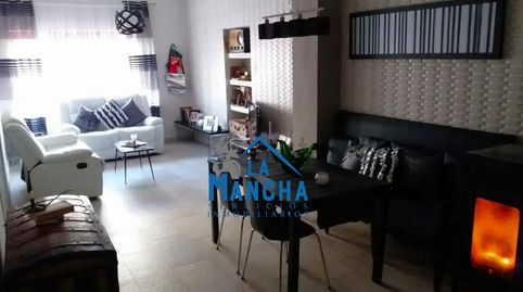 INMOBILIARIA LA MANCHA VENDE CASA CENTRICA EN MADRIGUERAS